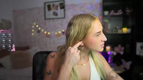 Snapshot of nicolette__shea_ chatting on 03-06-25, 02:51 nicolette__shea_ online show from 03-06-25, 02:51