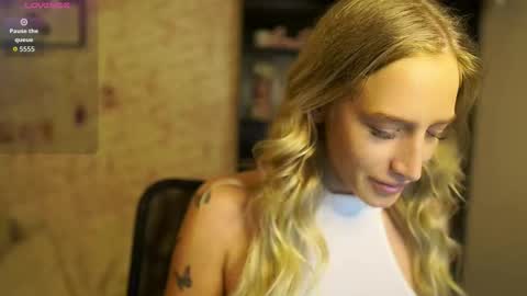 Snapshot of nicolette__shea_ chatting on 10-18-25, 07:20 nicolette__shea_ online show from 10-18-25, 07:20