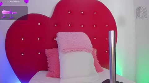 nicolette online show from 02-25-25, 12:45