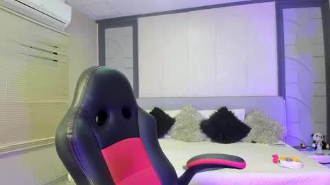 Snapshot of nicolette_white chatting on 11-06-25, 10:10 Call me Nicolette online show from 11-06-25, 10:10