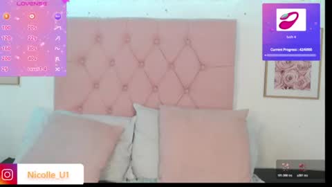 Snapshot of nicolle1u chatting on 06-11-26, 12:19 Nicolle u online show from 06-11-26, 12:19