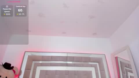 Nicolle online show from 12-05-25, 12:36