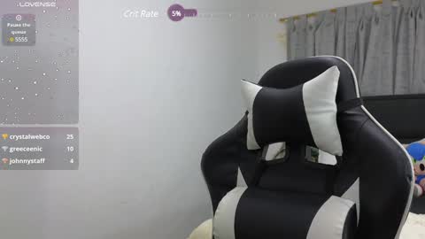 Snapshot of nicolle_jhons chatting on 12-18-24, 02:10 Nicolle online show from 12-18-24, 02:10