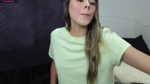 Snapshot of nicolle_jhons chatting on 01-14-25, 08:59 Nicolle online show from 01-14-25, 08:59