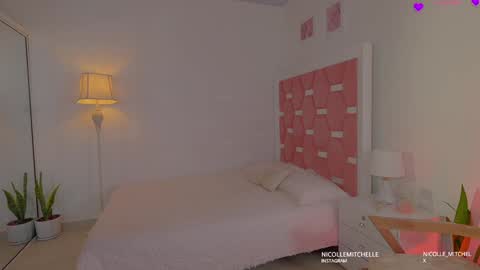 Snapshot of nicolle_mitchelle chatting on 09-23-25, 10:40  NEW instagram nicollemitchelle online show from 09-23-25, 10:40