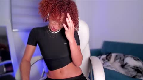 Snapshot of nicolle_sanchezz chatting on 10-25-25, 12:07 online show from 10-25-25, 12:07