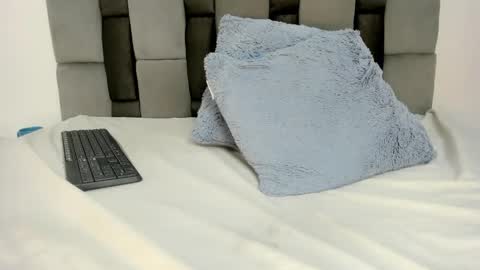Snapshot of nicolle_smithh_ chatting on 05-11-26, 04:04 nicolle_smithh_ online show from 05-11-26, 04:04
