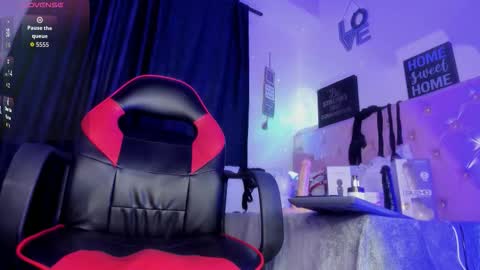 nicollee_77 online show from 02-05-26, 06:45