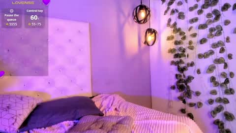 Nicolle online show from 04-04-26, 01:41