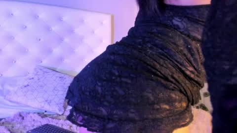 Nicolle online show from 04-29-26, 01:59