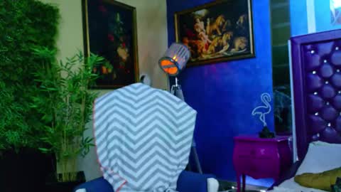 Snapshot of nicollepalmer chatting on 10-29-25, 08:16 Nicolle online show from 10-29-25, 08:16