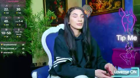 Snapshot of nicollepalmer chatting on 11-14-25, 10:47 Nicolle online show from 11-14-25, 10:47