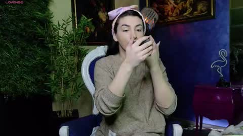 Snapshot of nicollepalmer chatting on 11-22-25, 11:09 Nicolle online show from 11-22-25, 11:09