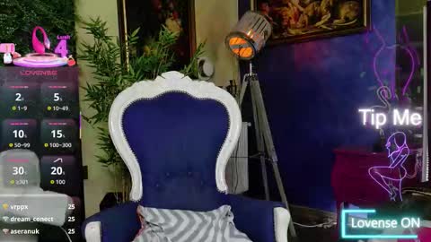 Snapshot of nicollepalmer chatting on 11-25-25, 08:47 Nicolle online show from 11-25-25, 08:47