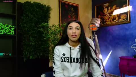 Nicolle online show from 04-22-26, 07:11