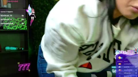 Nicolle online show from 04-23-26, 12:29