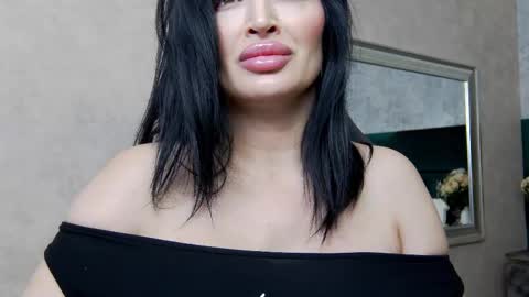 Nicolle online show from 02-14-25, 08:26