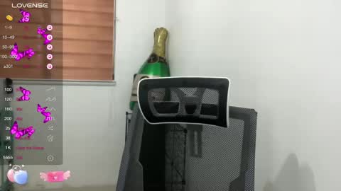 Snapshot of nicollete_snow chatting on 01-06-25, 10:24 NIC 333 online show from 01-06-25, 10:24