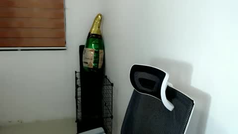 Snapshot of nicollete_snow chatting on 01-14-25, 07:06 NIC 333 online show from 01-14-25, 07:06