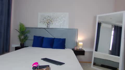 Snapshot of nicolros chatting on 12-14-25, 09:36 NicolRos online show from 12-14-25, 09:36