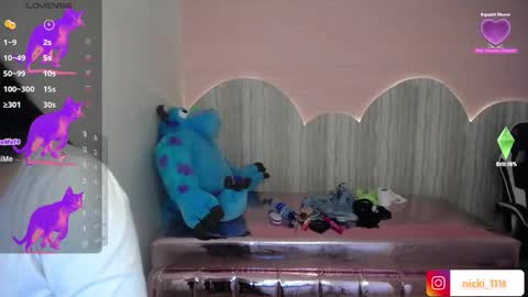 Snapshot of nicte_t chatting on 10-26-25, 12:33 Nic online show from 10-26-25, 12:33