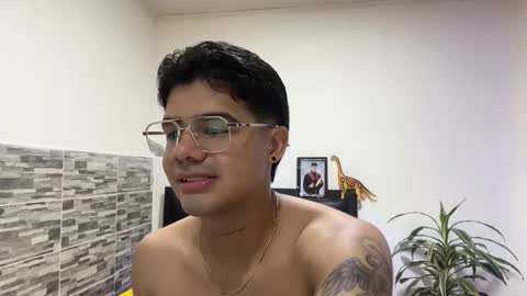 Snapshot of nicvelez22 chatting on 03-19-26, 12:36 nicvelez22 online show from 03-19-26, 12:36