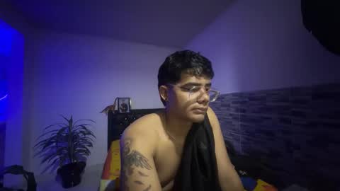 Snapshot of nicvelez22 chatting on 03-20-26, 04:06 nicvelez22 online show from 03-20-26, 04:06