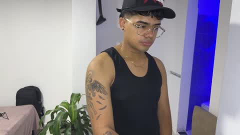 Snapshot of nicvelez22 chatting on 04-11-26, 05:34 nicvelez22 online show from 04-11-26, 05:34