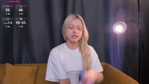 Hannah help me get 50 thumbs up online show from 07-28-26, 05:03