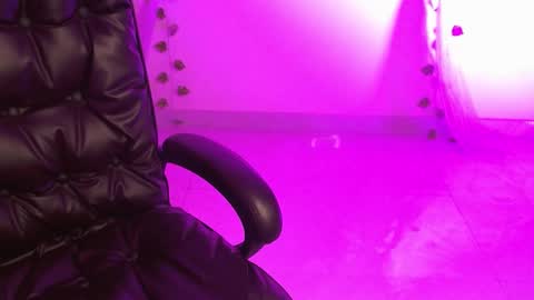 Snapshot of nightqueen107446 chatting on 10-21-25, 05:08 nightqueen107446 online show from 10-21-25, 05:08