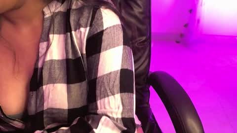 Snapshot of nightqueen107446 chatting on 10-24-25, 03:25 nightqueen107446 online show from 10-24-25, 03:25