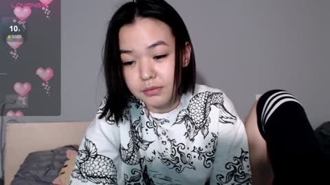 Snapshot of niia_osaki chatting on 01-27-25, 05:04 Niia online show from 01-27-25, 05:04