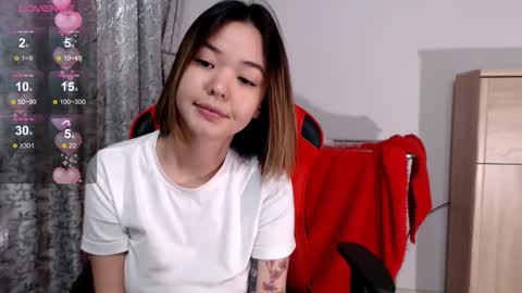 Snapshot of niia_osaki chatting on 09-21-25, 01:02 Niia online show from 09-21-25, 01:02