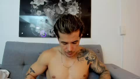 Snapshot of niickcooper chatting on 05-21-26, 02:51 Niick online show from 05-21-26, 02:51