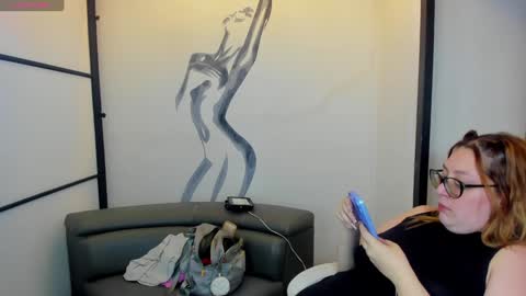 Snapshot of niickyjones chatting on 01-17-25, 07:51 Anni online show from 01-17-25, 07:51