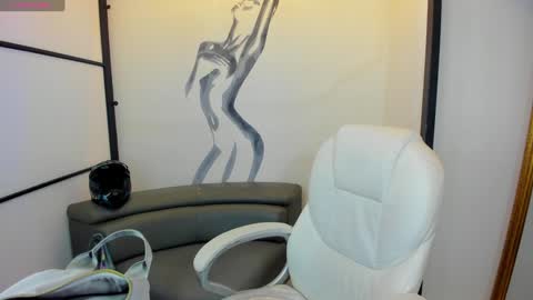 Snapshot of niickyjones chatting on 01-20-25, 08:40 Anni online show from 01-20-25, 08:40