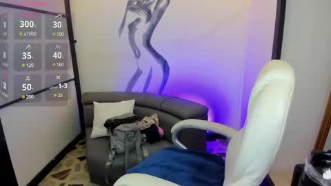 Snapshot of niickyjones chatting on 02-08-25, 01:32 Anni online show from 02-08-25, 01:32
