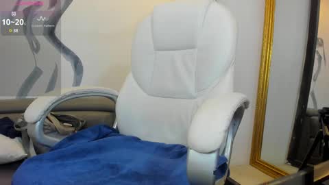 Snapshot of niickyjones chatting on 02-15-25, 01:21 Anni online show from 02-15-25, 01:21