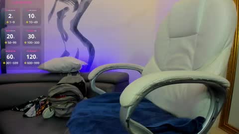 Snapshot of niickyjones chatting on 02-18-25, 07:10 Anni online show from 02-18-25, 07:10