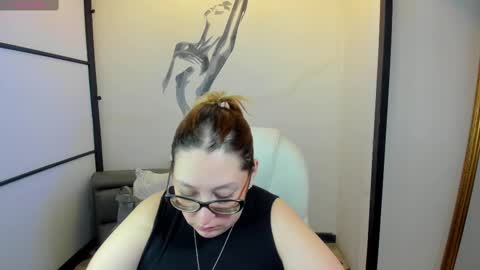 Snapshot of niickyjones chatting on 02-23-25, 10:31 Anni online show from 02-23-25, 10:31