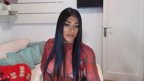 Nicolle Bustamante online show from 10-10-25, 02:43