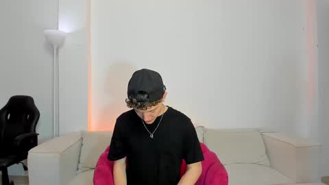 Nicolas Mucci online show from 02-28-25, 09:15