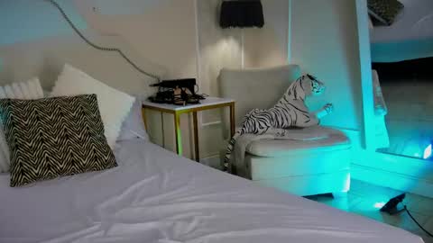 nicole online show from 04-23-26, 04:31