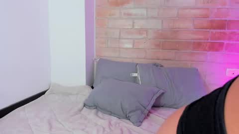 Snapshot of niicole_steele chatting on 05-26-26, 01:01 Niicole online show from 05-26-26, 01:01