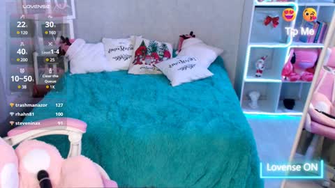 Nicole  online show from 12-24-24, 09:17