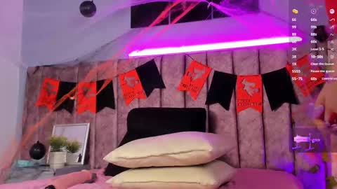 Snapshot of niicolle_evanss chatting on 10-30-25, 08:31 Nicolle online show from 10-30-25, 08:31