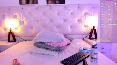 Snapshot of niicolle_evanss chatting on 11-13-25, 05:45 Nicolle online show from 11-13-25, 05:45