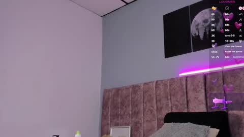 Snapshot of niicolle_evanss chatting on 11-16-25, 12:33 Nicolle online show from 11-16-25, 12:33