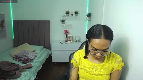 Snapshot of niina_lovee_ chatting on 12-03-24, 06:28 online show from 12-03-24, 06:28