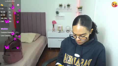 Snapshot of niina_lovee_ chatting on 12-12-24, 02:55 online show from 12-12-24, 02:55